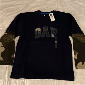 Boy’s Gap navy/camo long sleeve tee